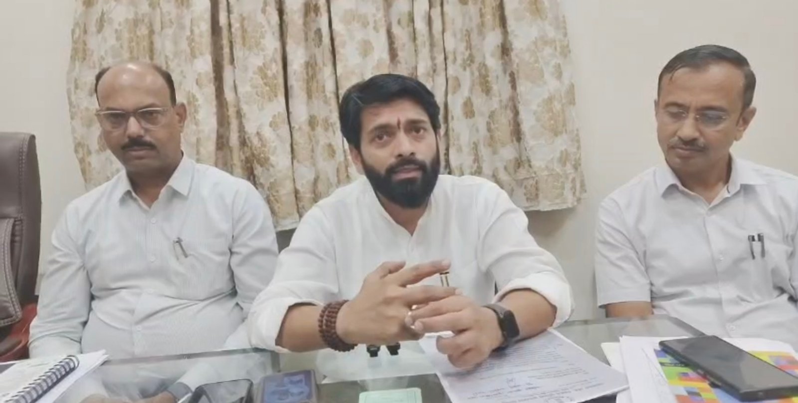 शेतकऱ्यांना दिलासा ! आमदार विक्रमदादा पाचपुते यांच्या टंचाई आढावा बैठकीत महत्त्वपूर्ण निर्णय..